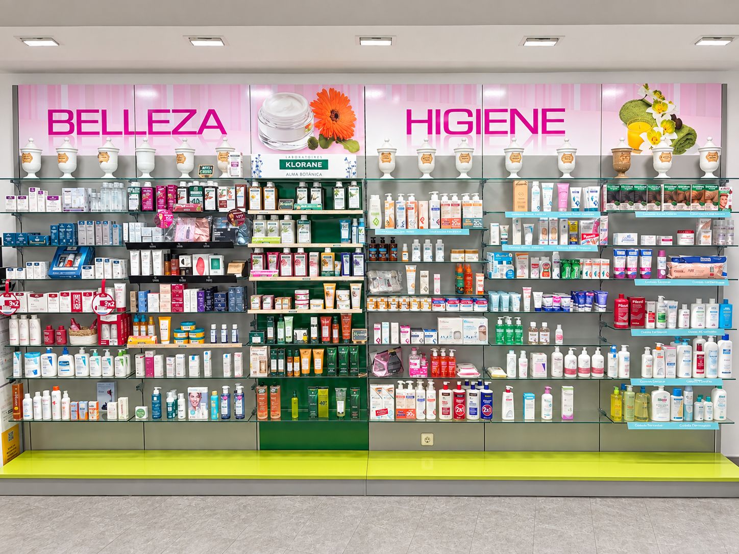 Lineal de dermofarmacia, belleza e higiene en la farmacia de Las Pedroñeras